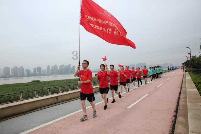 43岁男人叫54岁女人阿姨，对么？游戏画面