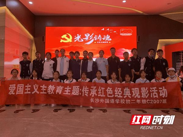 奥利维亚收养猫